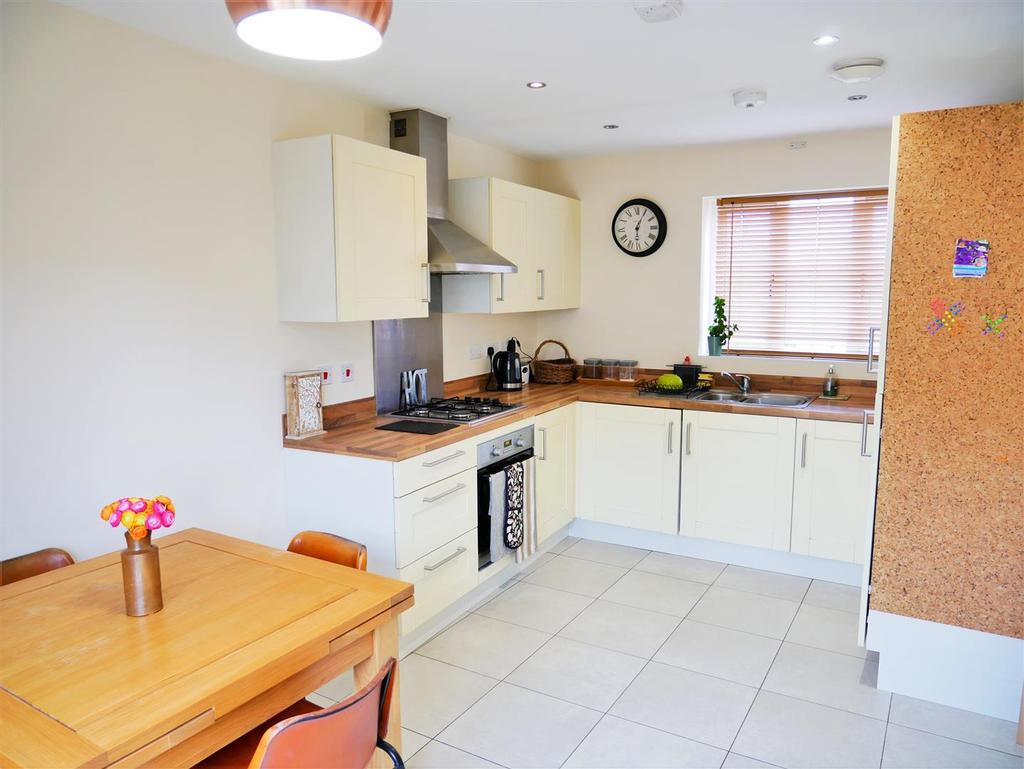 Bowood View, Calne 3 bed terraced house £289,000