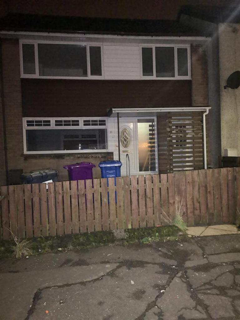 Lumsden Drive, Stevenston 3 bed terraced house £650 pcm (£150 pw)