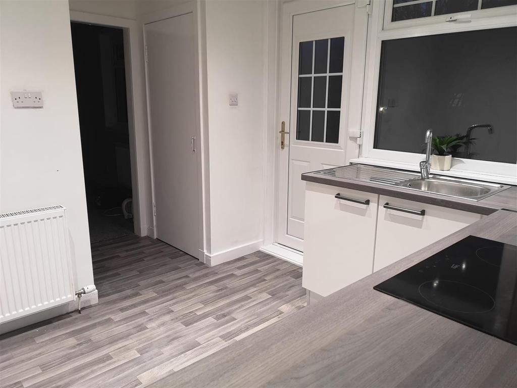 Lumsden Drive, Stevenston 3 bed terraced house £650 pcm (£150 pw)