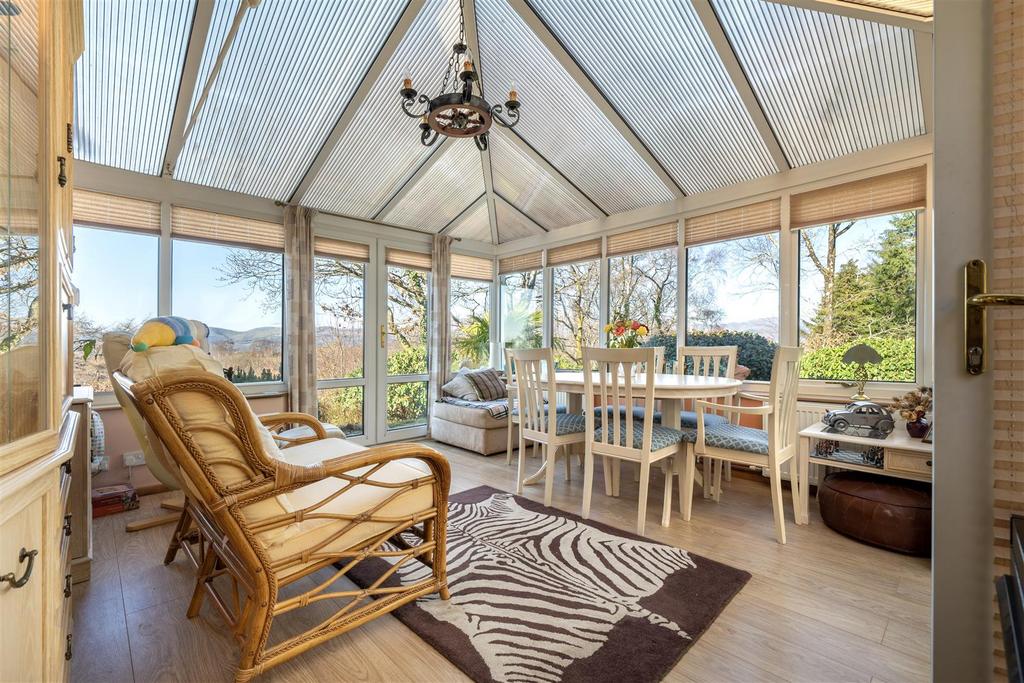Dining Conservatory Room