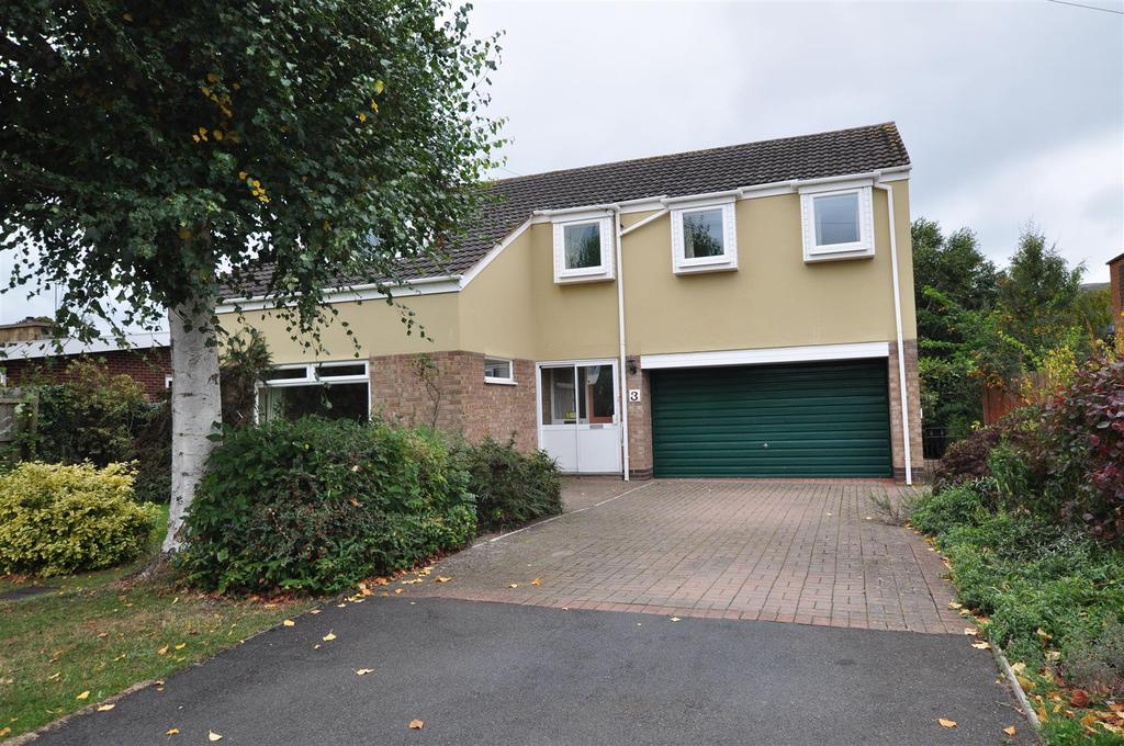 Avon Close, Malvern 4 bed detached house £1,250 pcm (£288 pw)
