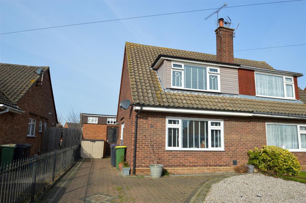 Eastbury Avenue, Rochford 3 bed semidetached house £365,000