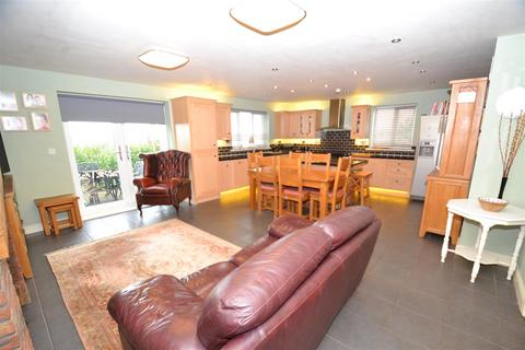8a Cliffe Mount, Gomersal, Cleckheaton, BD19 4SD