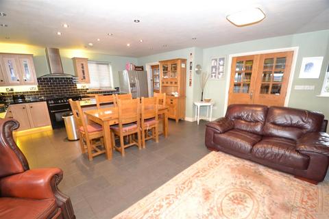 8a Cliffe Mount, Gomersal, Cleckheaton, BD19 4SD