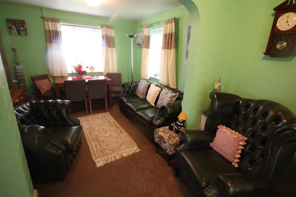 Maes Glas, Rhos On Sea, Colwyn Bay 3 bed detached house £179,950