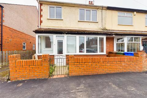 3 bedroom semi-detached house for sale - Ashbourne Avenue, Bridlington