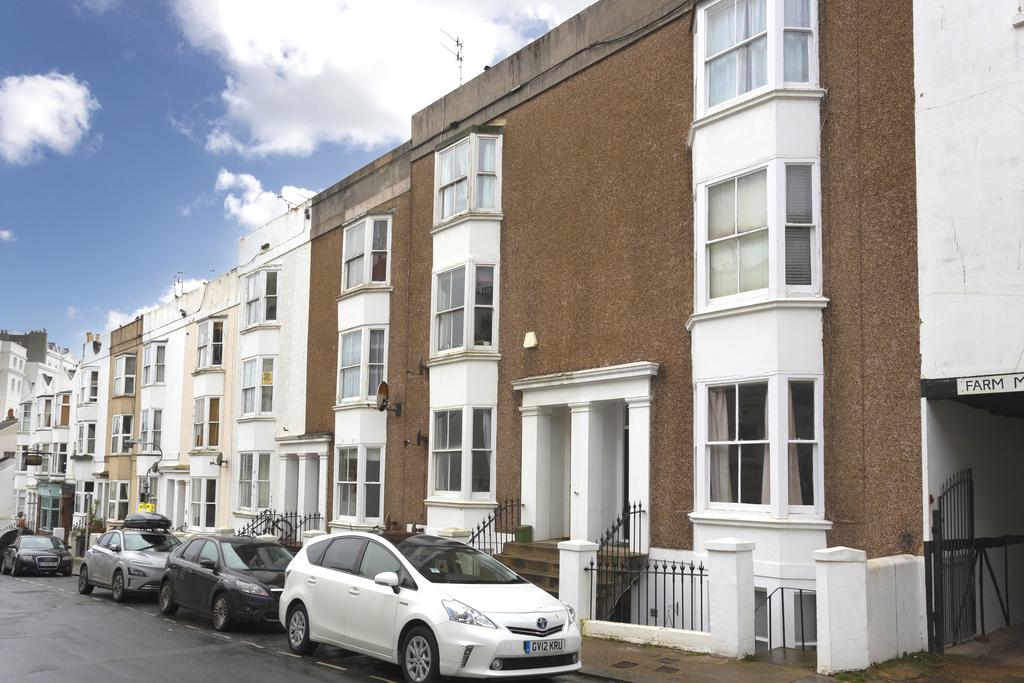 Farm Road, Hove, East Sussex, BN3 1 bed apartment £1,100 pcm (£254 pw)