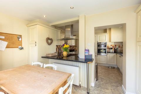 1 Cammo Place, Edinburgh, EH4 8EN