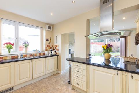 1 Cammo Place, Edinburgh, EH4 8EN