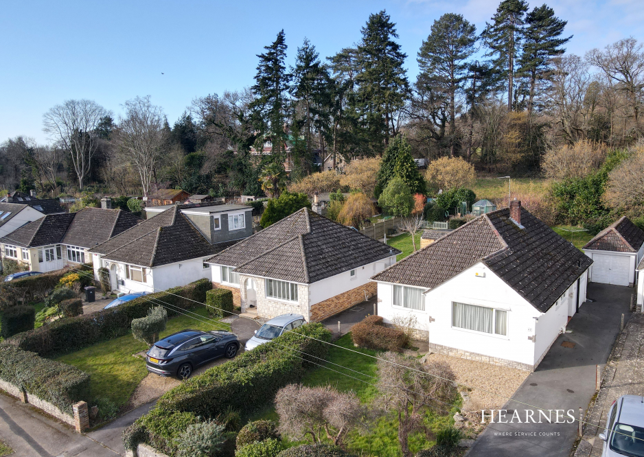 The Vineries, Wimborne, Dorset, BH21 2PX 4 bed chalet £450,000
