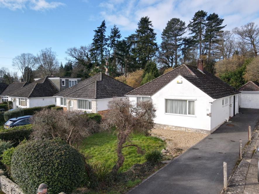 The Vineries, Wimborne, Dorset, BH21 2PX 4 bed chalet £450,000
