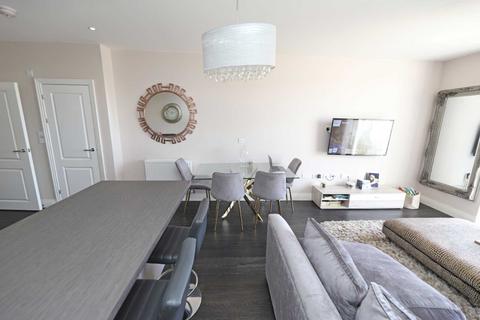 2 bedroom flat for sale, Horizon Place, Borehamwood