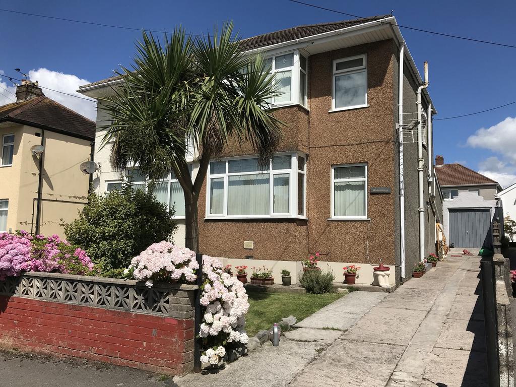 Garfield Avenue, Litchard, Bridgend . CF31 1QA 3 bed semidetached house for sale £225,000