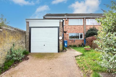 4 bedroom semi-detached house to rent, Bramfield Close, Norwich, NR2