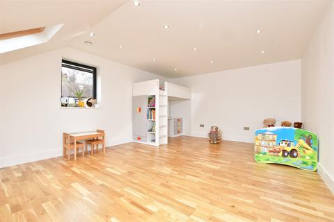 30 Livingstone Road, Caterham, CR3 5TG