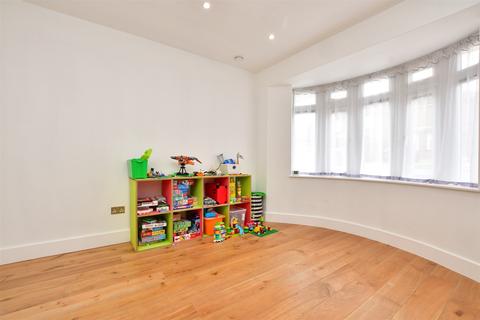 30 Livingstone Road, Caterham, CR3 5TG