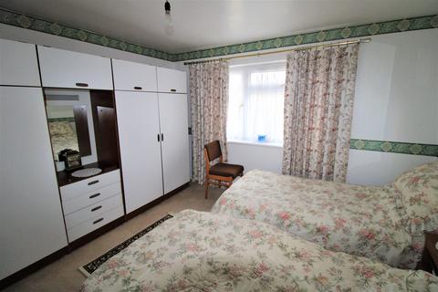 31 Kerry Drive, Upminster, RM14 1JB