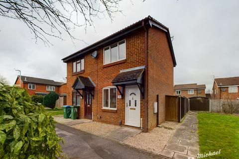 1 bedroom end of terrace house to rent, Vickery Close, Close to Hospital