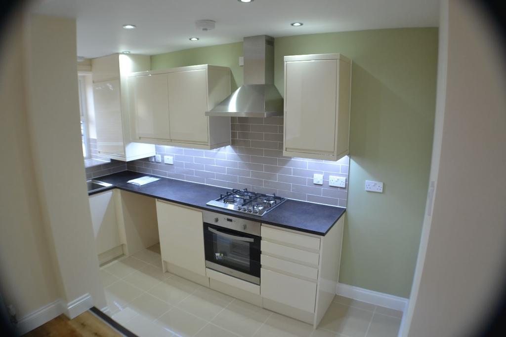 Earls Road, Nuneaton 2 bed apartment £675 pcm (£156 pw)