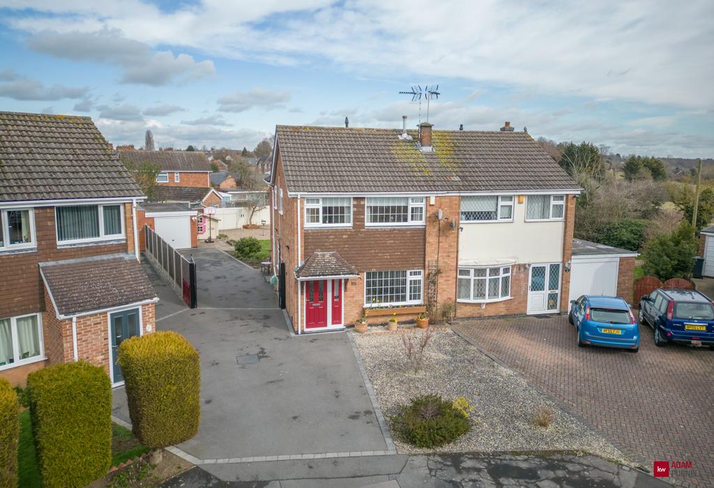 Waterfall Way, Barwell, Leicestershire 3 bed semidetached house for