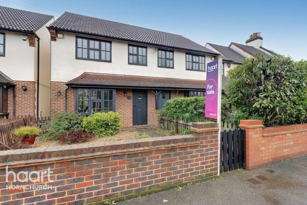 Ardleigh Green Road, HORNCHURCH 3 bed semidetached house £475,000