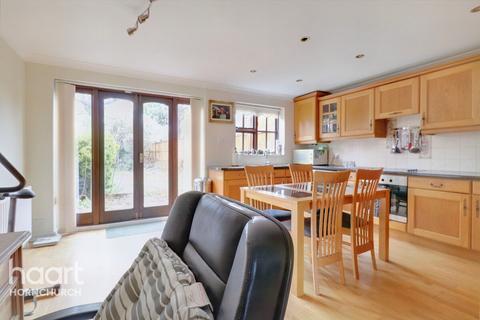 158b Ardleigh Green Road, Hornchurch, RM11 2SR