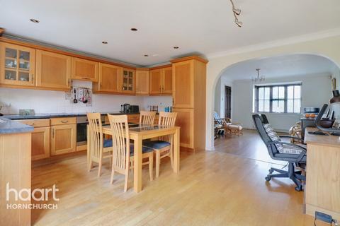 158b Ardleigh Green Road, Hornchurch, RM11 2SR