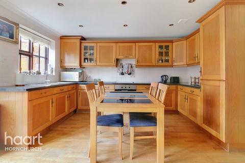 158b Ardleigh Green Road, Hornchurch, RM11 2SR