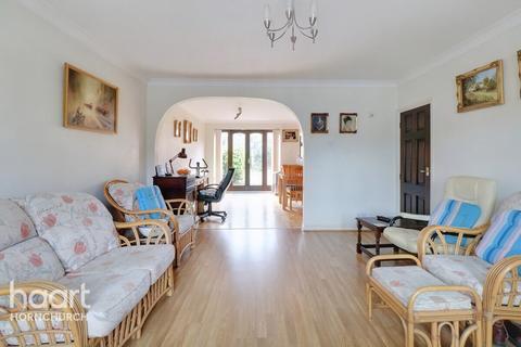 158b Ardleigh Green Road, Hornchurch, RM11 2SR