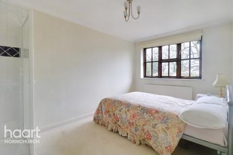 158b Ardleigh Green Road, Hornchurch, RM11 2SR