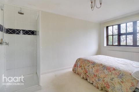 158b Ardleigh Green Road, Hornchurch, RM11 2SR