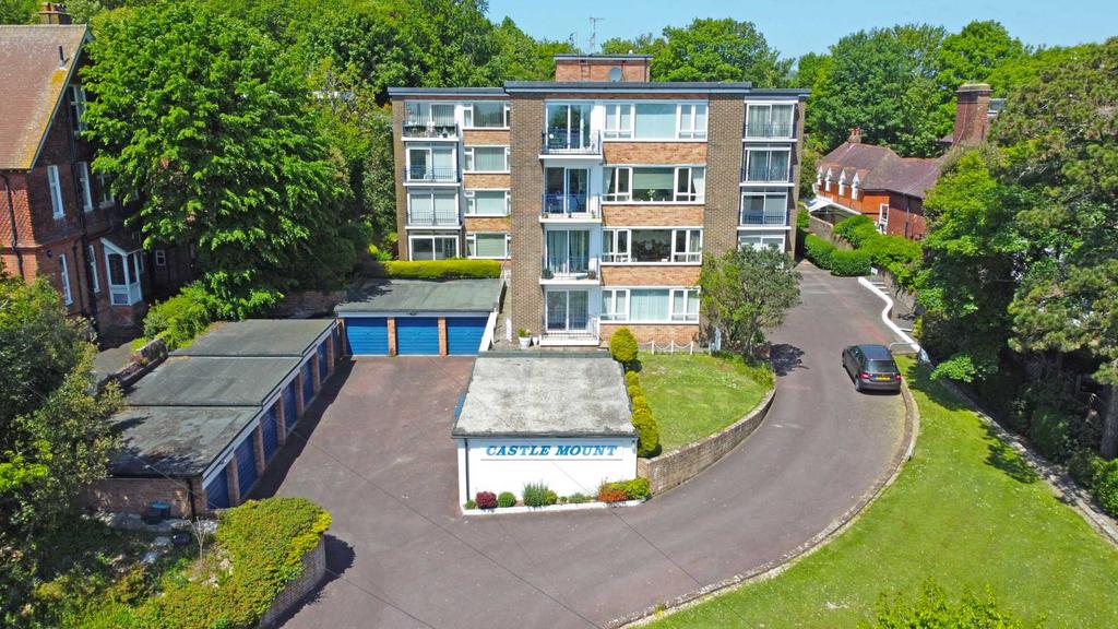 Carlisle Road, Eastbourne, BN20 7TD 2 bed flat £278,300