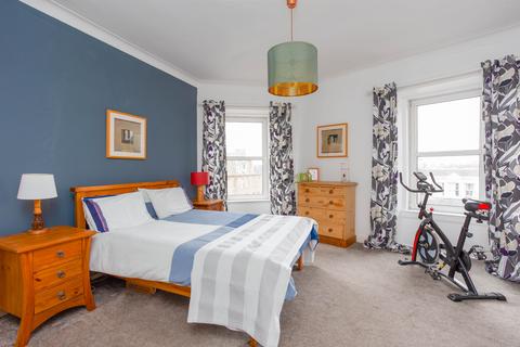 51/7 Ferry Road, Edinburgh, EH6 4AF