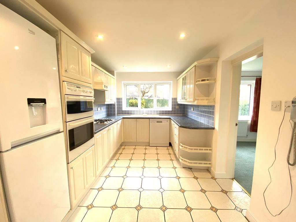 Fields, Wheelock, CW11 4 bed detached house £1,600 pcm (£369 pw)