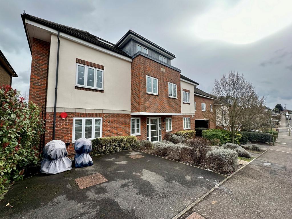 Devon Road, North Watford, WD24 2 bed apartment £290,000