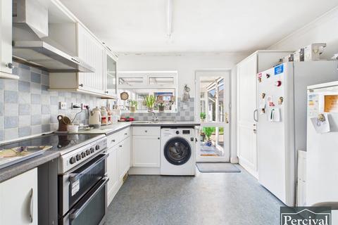 10 Bawtree Way, Colchester, CO3 4EP