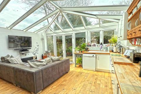 5 bedroom semi-detached house for sale, Tudor Avenue, North Watford