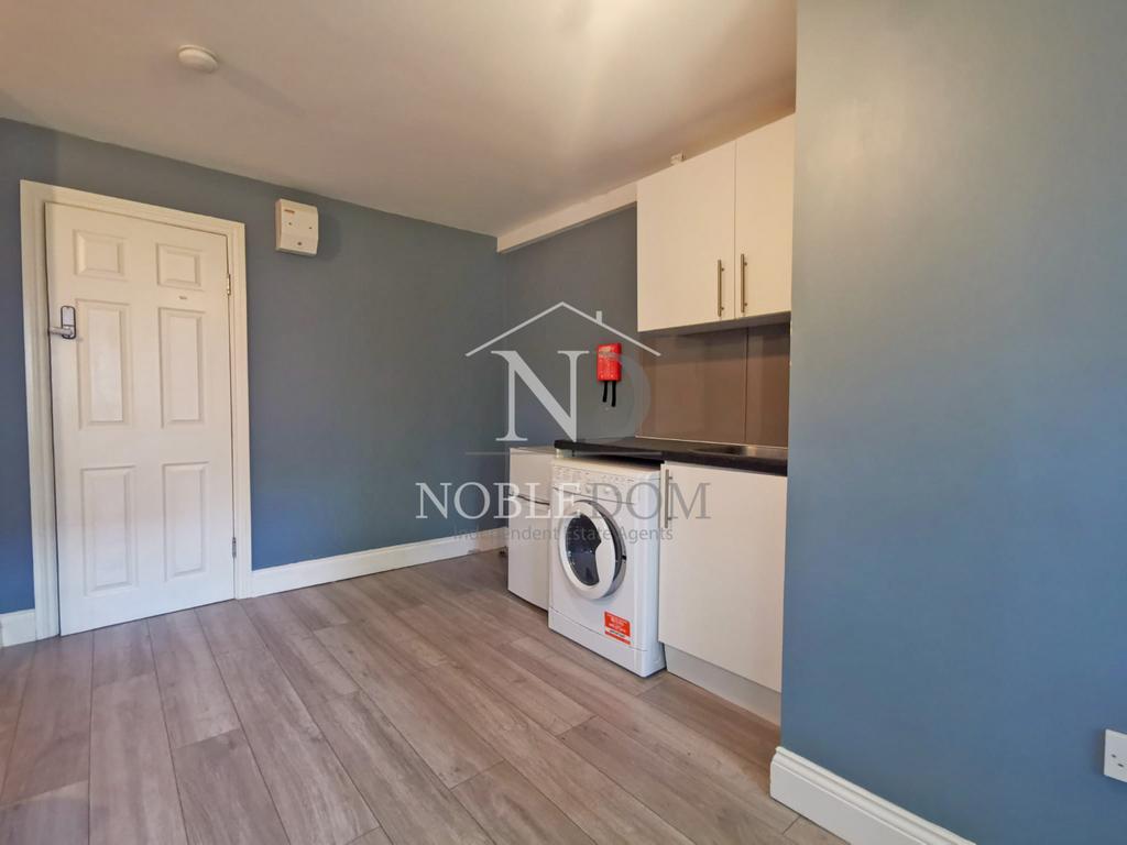 Fernside Avenue, TW13 Studio £995 pcm (£230 pw)