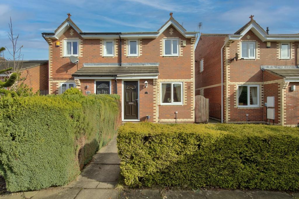 St Peters Gate, Ossett 2 bed semidetached house for sale £200,000