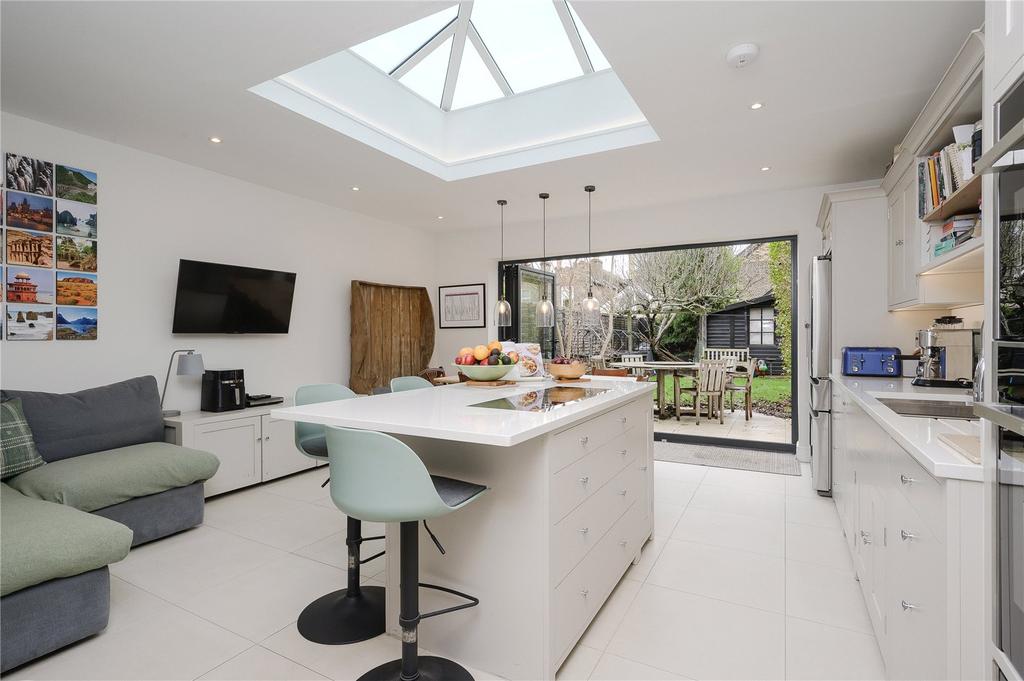 Bearfield Road, Kingston upon Thames, KT2 3 bed semidetached house for