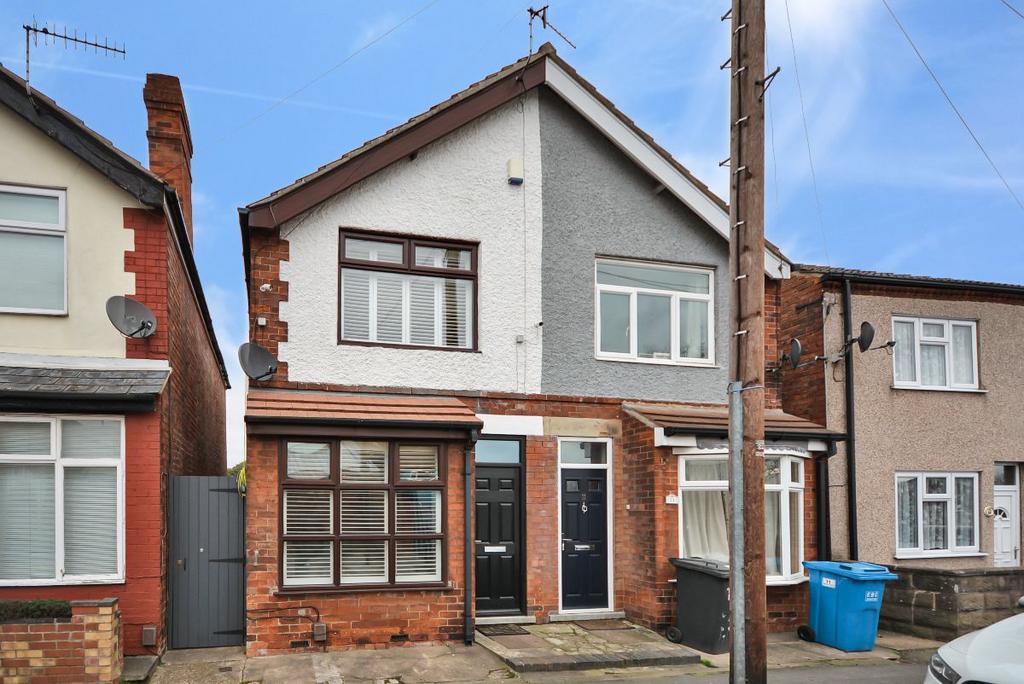 Barker Gate, Ilkeston 2 bed semidetached house £140,000