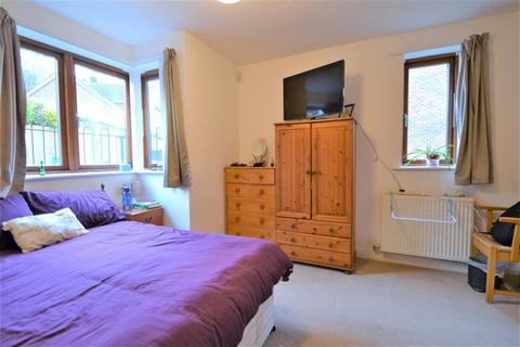 1 Edwards Close, Kings Worthy, Winchester, SO23 7HX