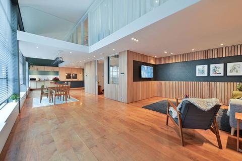 2 bedroom penthouse for sale, Evershed Walk, Chiswick, London, W4