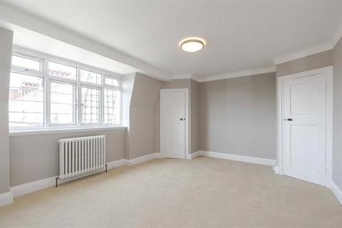 Studio to rent, Pembroke Road, London, W8