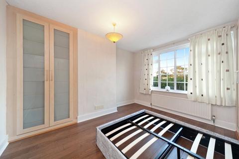 3 bedroom semi-detached house to rent, Sherrards Way, Barnet, Hertfordshire