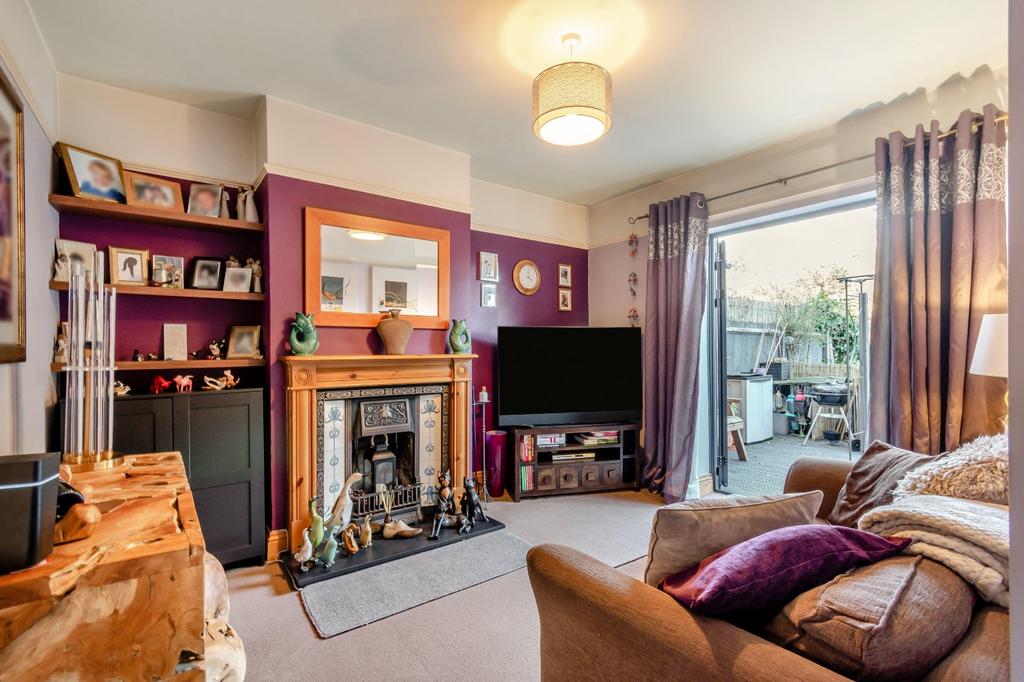 Oak Tree Road, Tilehurst, Reading... 4 bed semidetached house £700,000