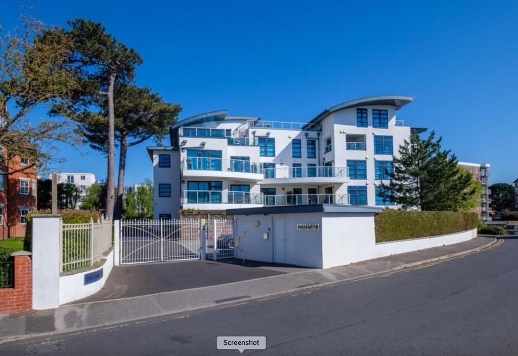 The Reef, Spa Road, Bournemouth 2 bed ground floor flat £