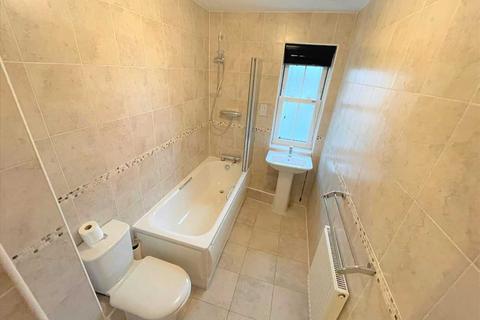1 bedroom apartment to rent, Silkweaver Heights, William Hunter Way, brentwood