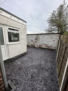 3 bedroom semi-detached house to rent, Ruskin Avenue, Leyland, United Kingdom, PR25
