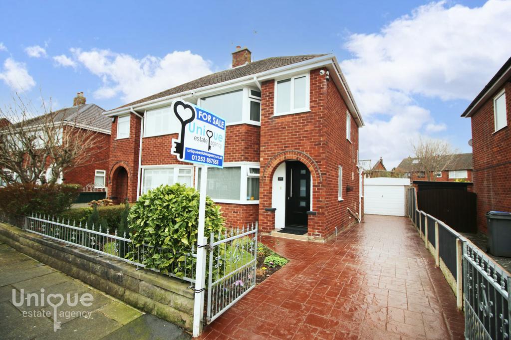 Highcroft Avenue, Bispham, Blackpool, FY2 3 bed semidetached house for